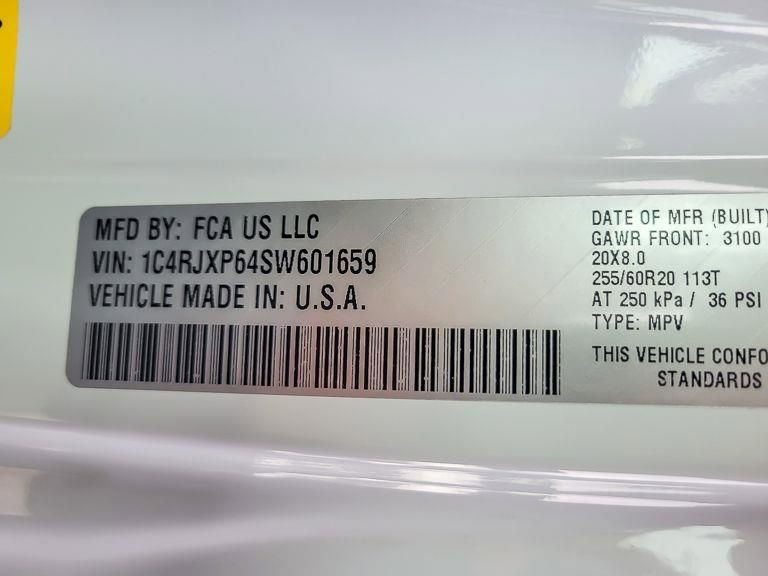 Used 2025 Jeep Wrangler Unlimited Sahara image 25