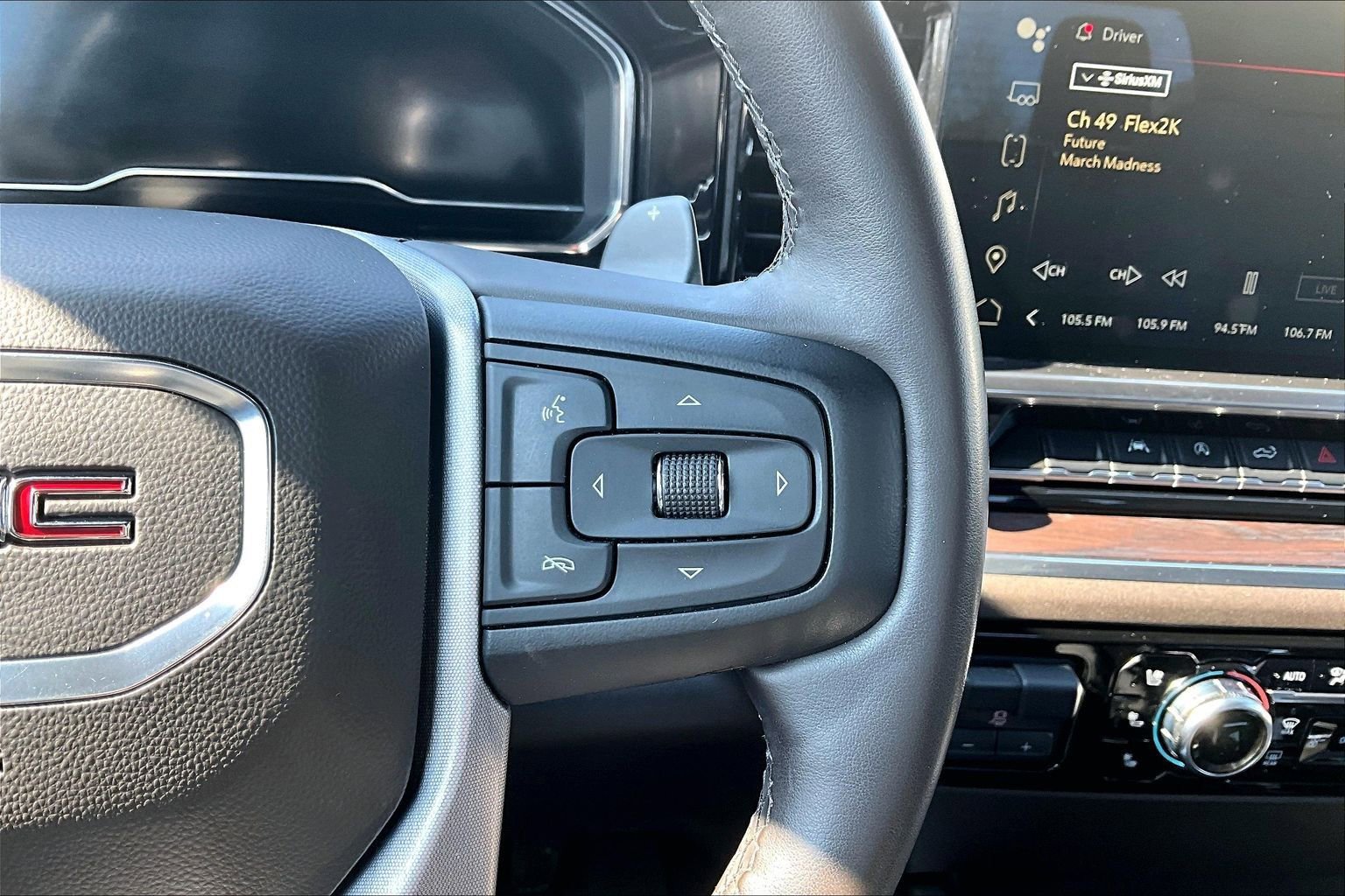 Used 2023 GMC Sierra 1500 SLT image 13