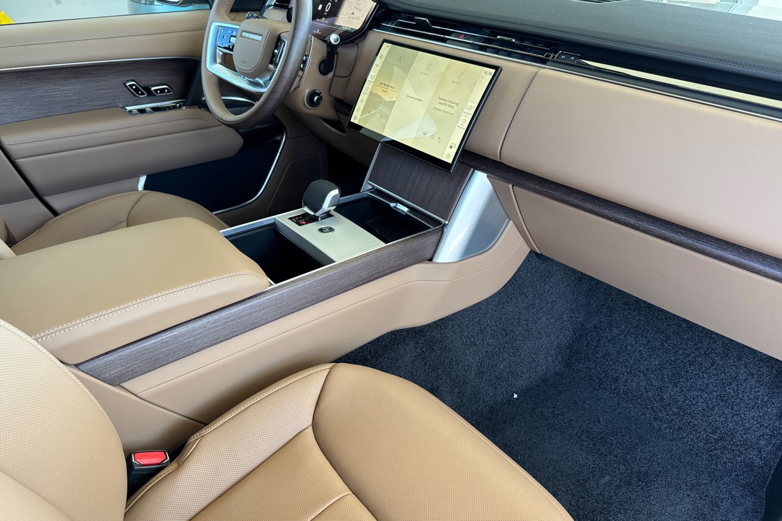 New 2025 Land Rover Range Rover SE image 15