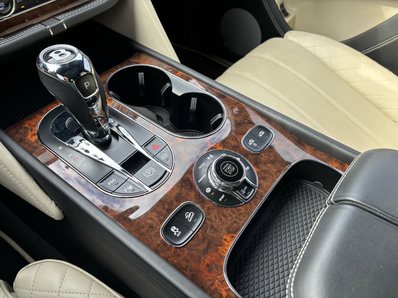 Used 2018 Bentley Bentayga Mulliner image 14