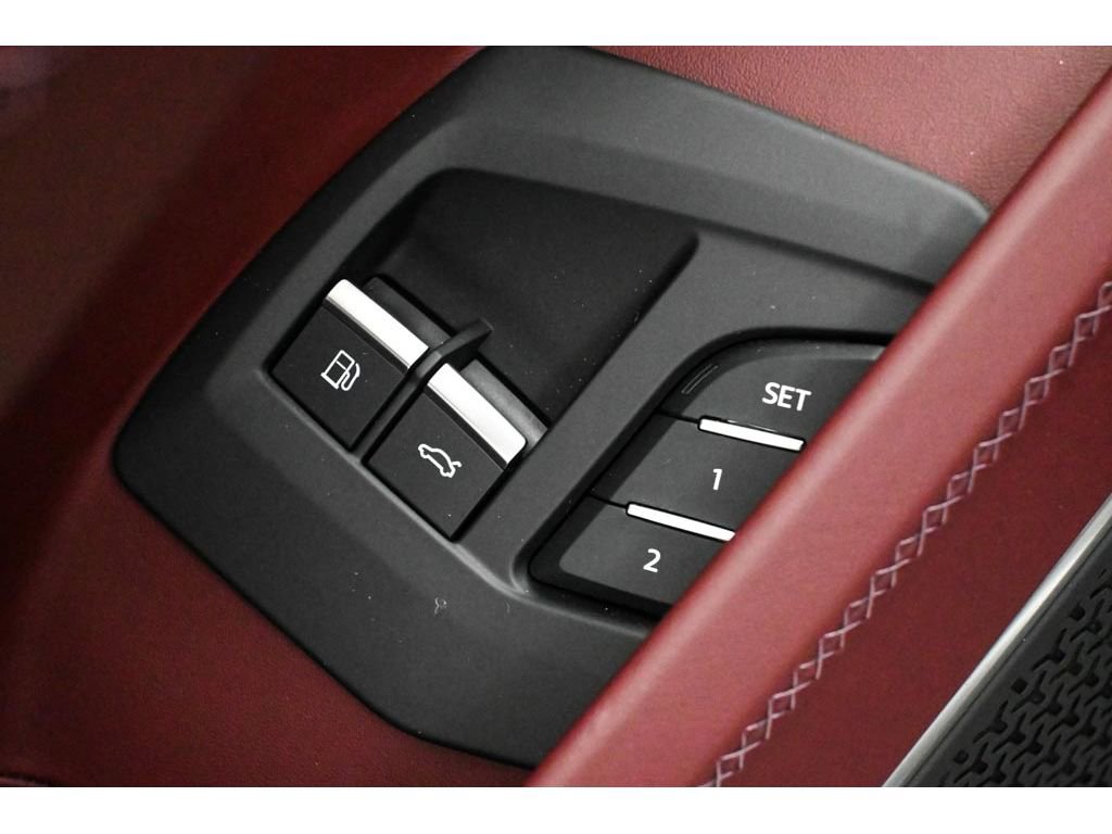 Used 2025 Lamborghini Urus SE image 50