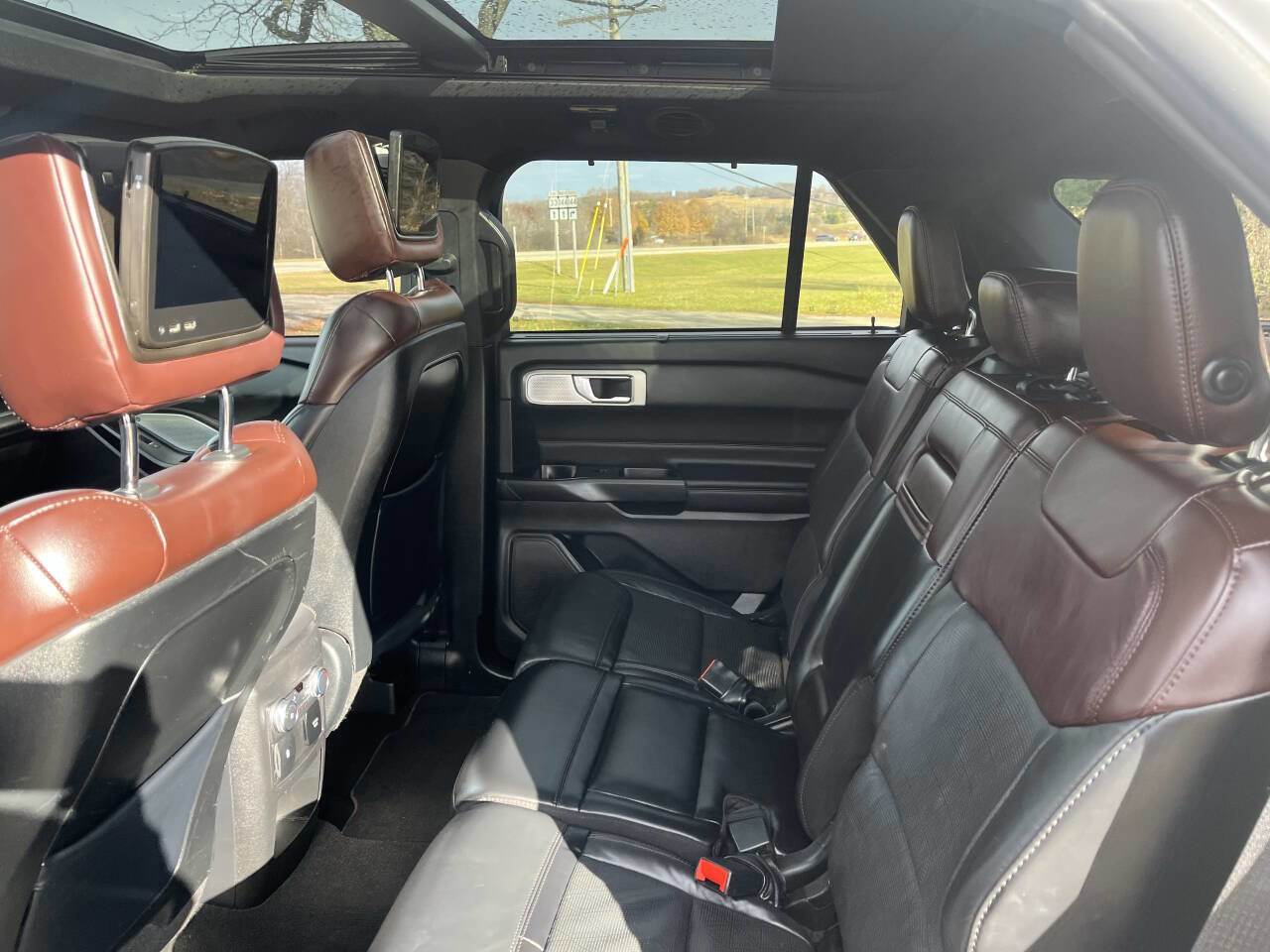 Used 2020 Ford Explorer Platinum image 28