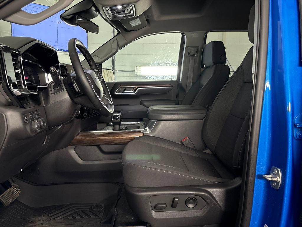 Used 2025 Chevrolet Silverado 1500 LT Trail Boss w/ Convenience Package II AWD/4WD image 12