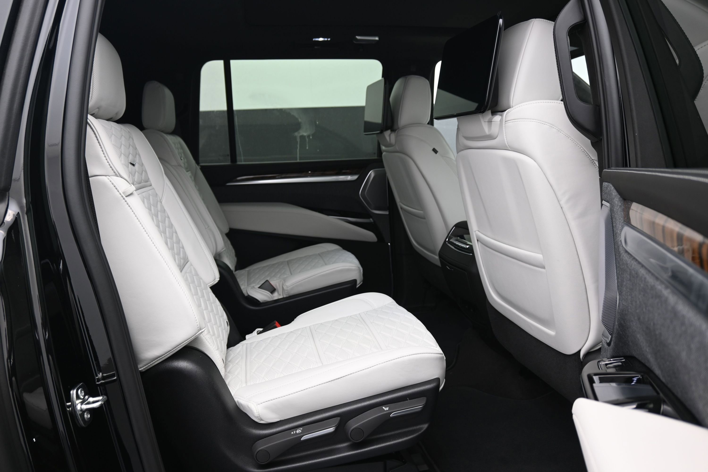 New 2026 Cadillac Escalade ESV Platinum Luxury AWD/4WD image 12