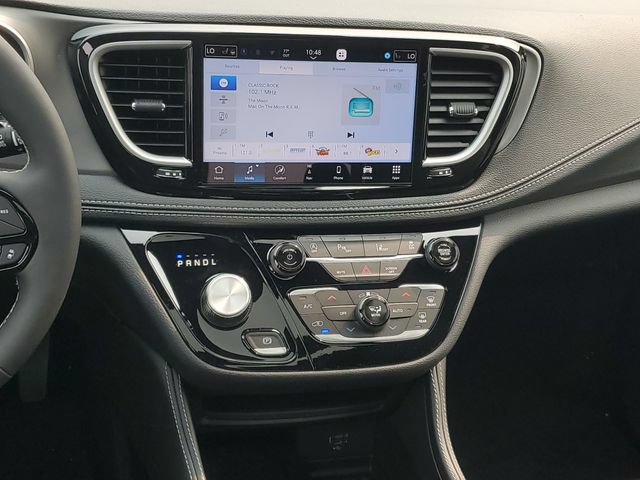New 2027 Chrysler Pacifica Limited w/ Family Tech Group AWD/4WD image 15