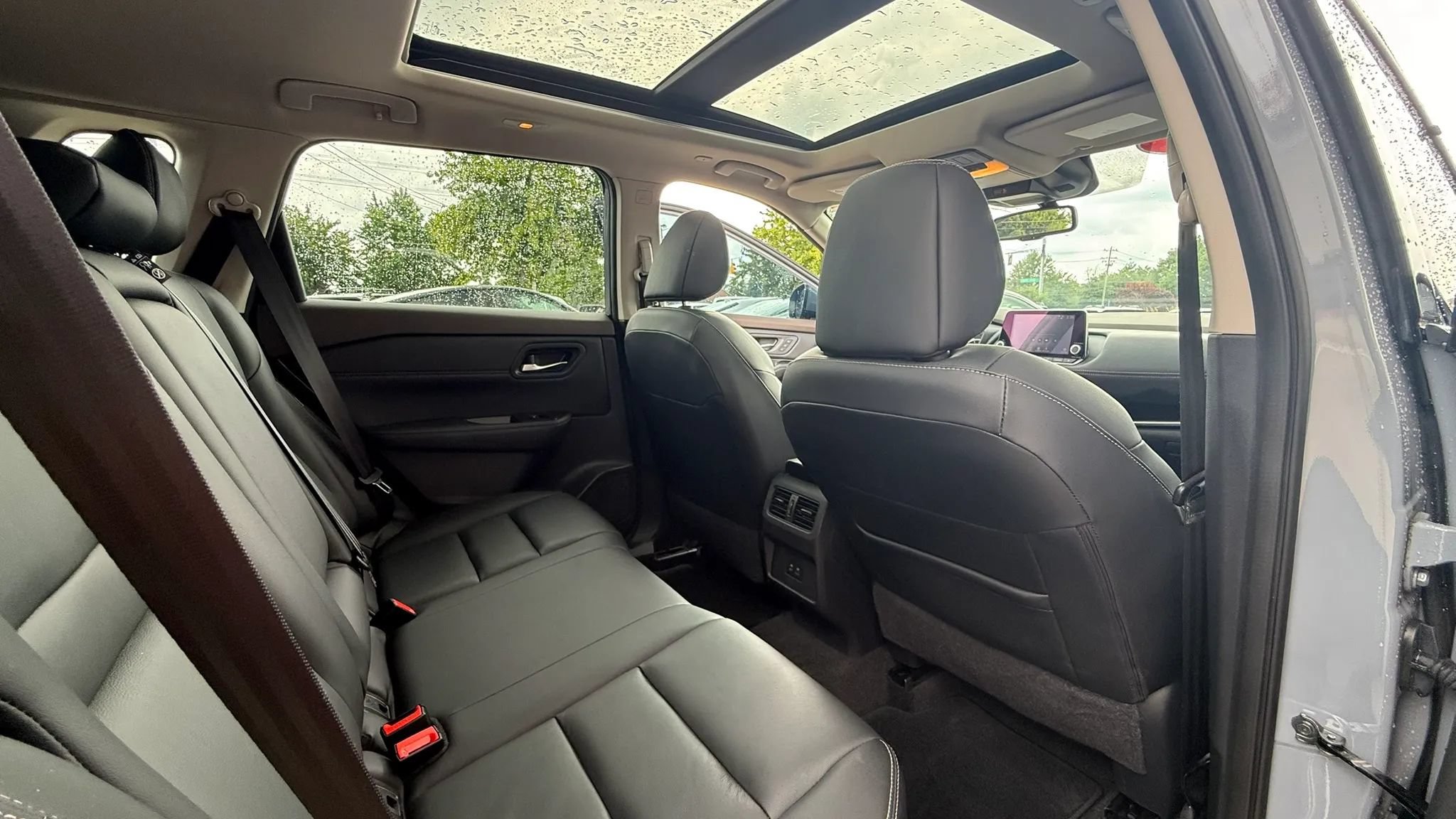 Used 2023 Nissan Rogue SL AWD/4WD image 12