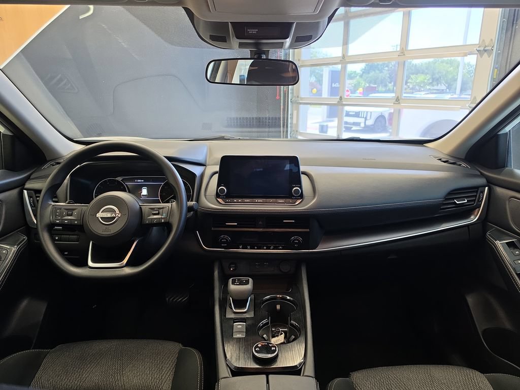 Used 2024 Nissan Rogue SV AWD/4WD image 17