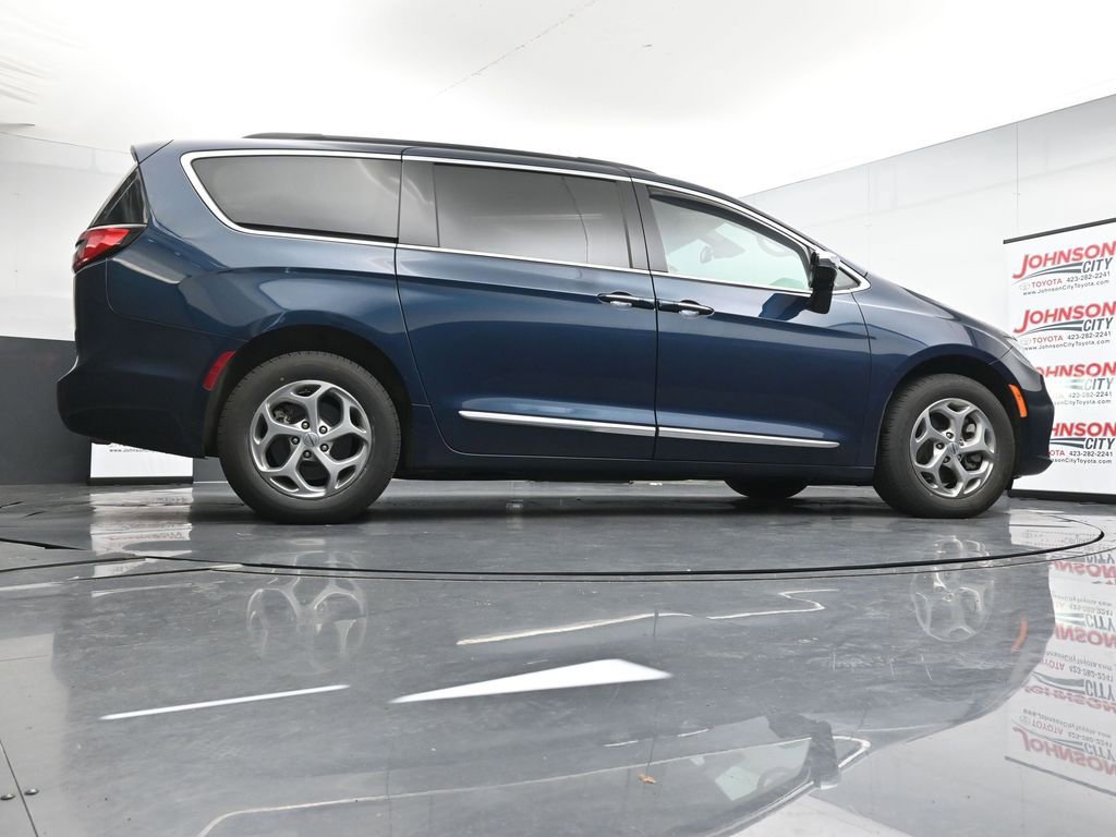 Used 2023 Chrysler Pacifica Limited image 24
