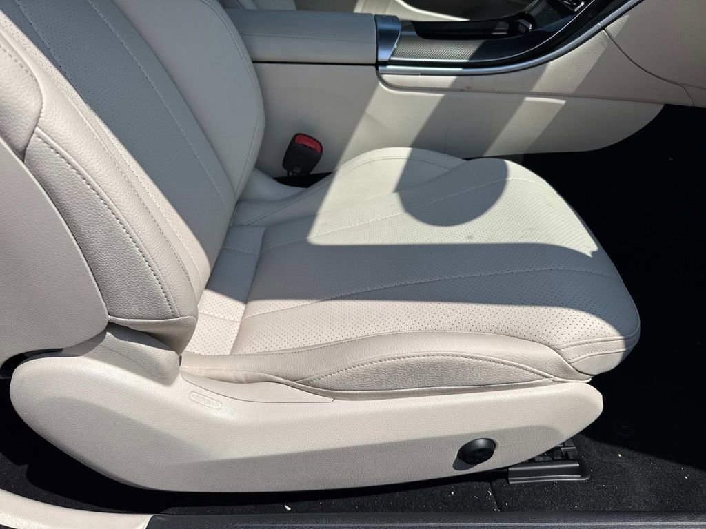 Used 2024 Mercedes-Benz CLE 300 4MATIC Coupe image 12