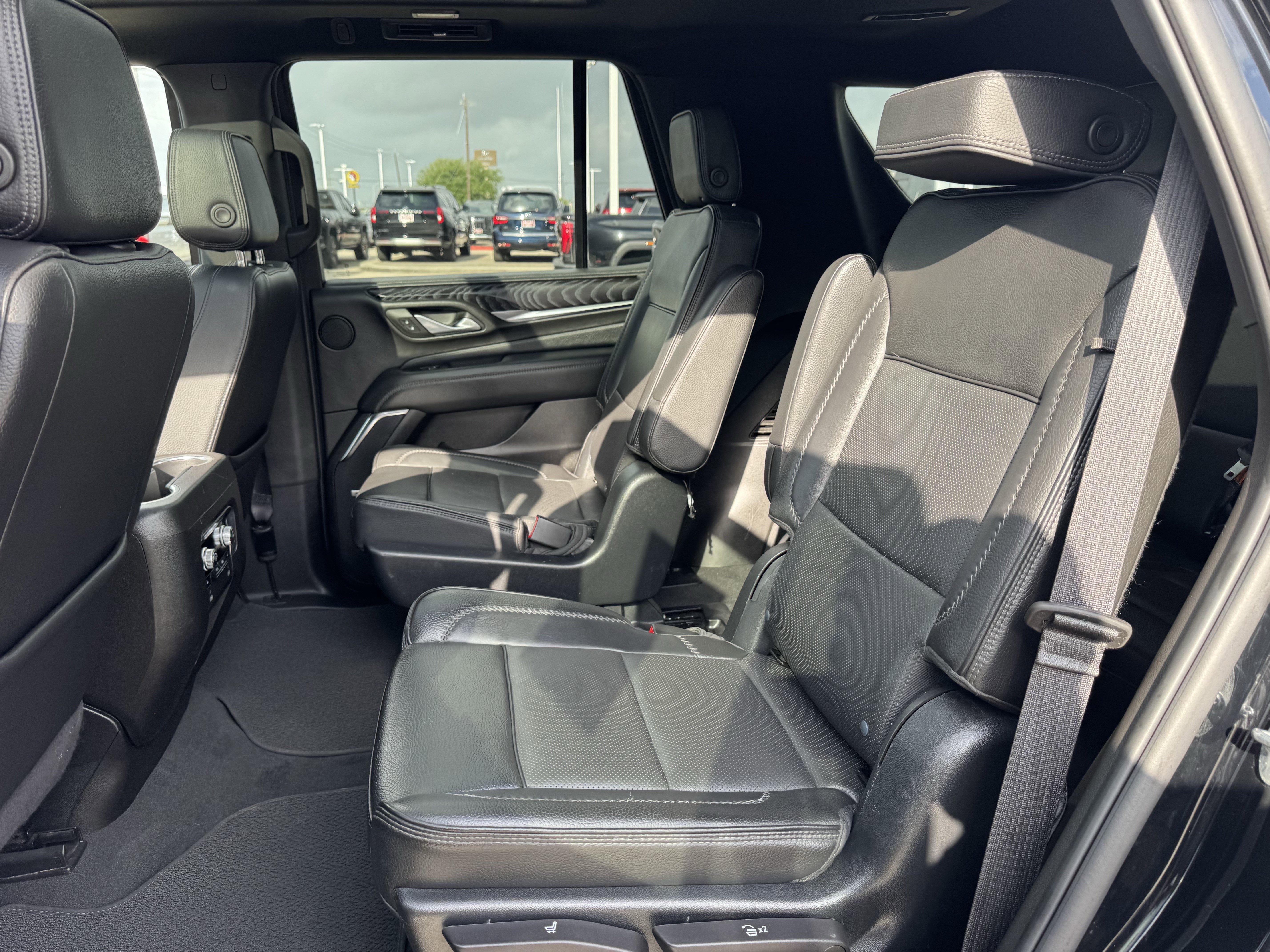 Used 2023 GMC Yukon Denali image 30