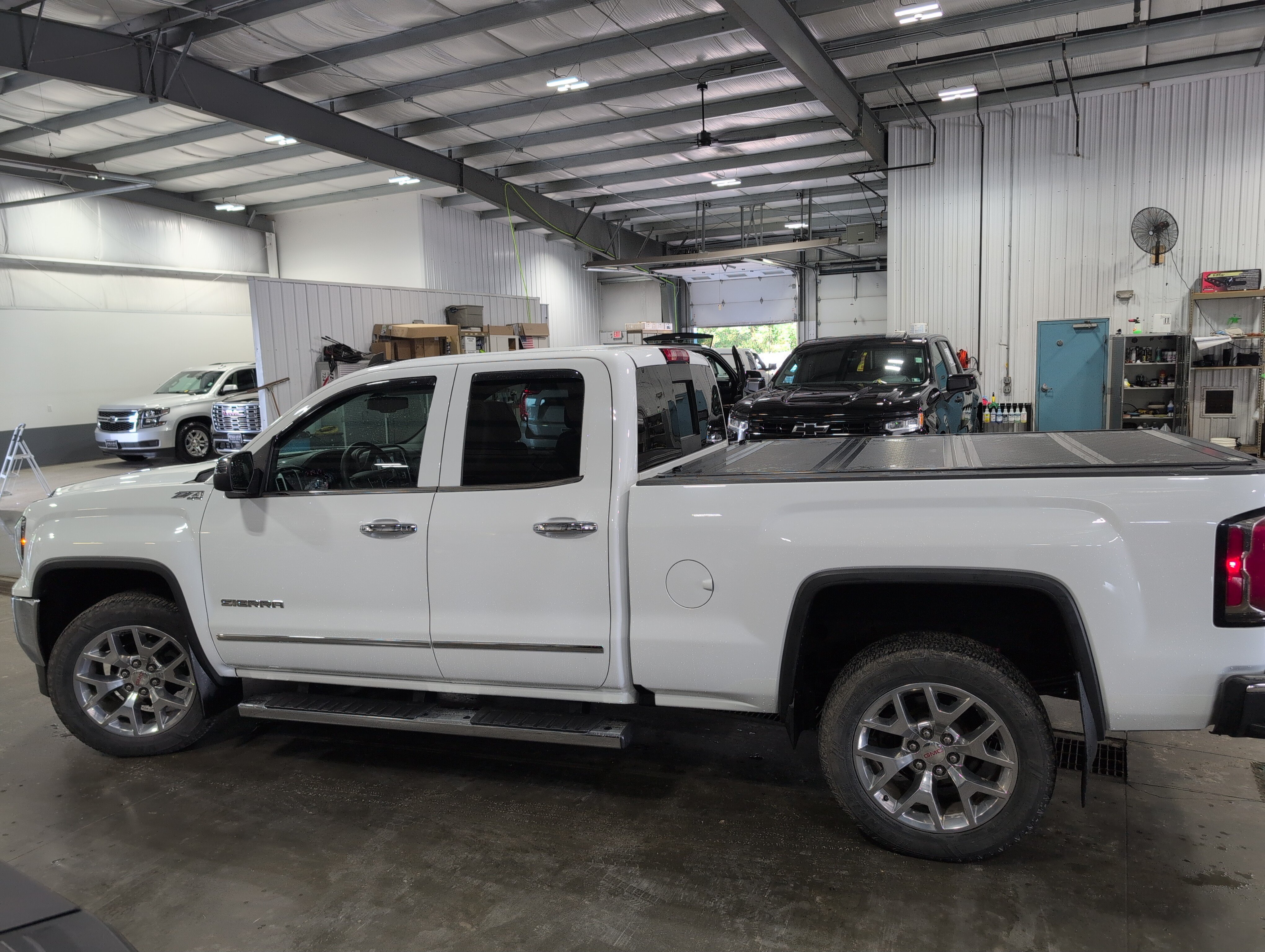 Used 2018 GMC Sierra 1500 SLT w/ SLT Premium Package AWD/4WD image 5