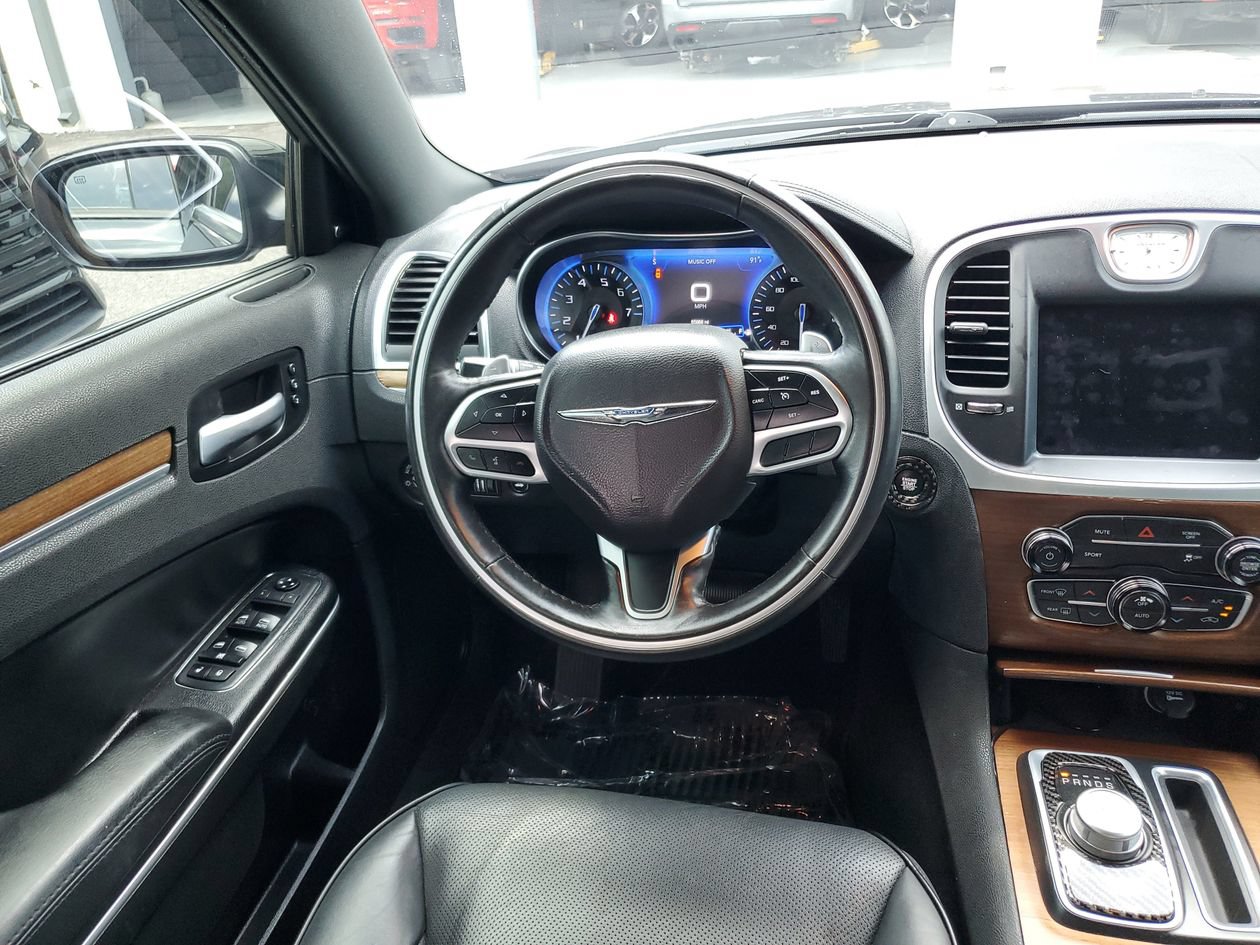 Used 2019 Chrysler 300 C RWD image 11