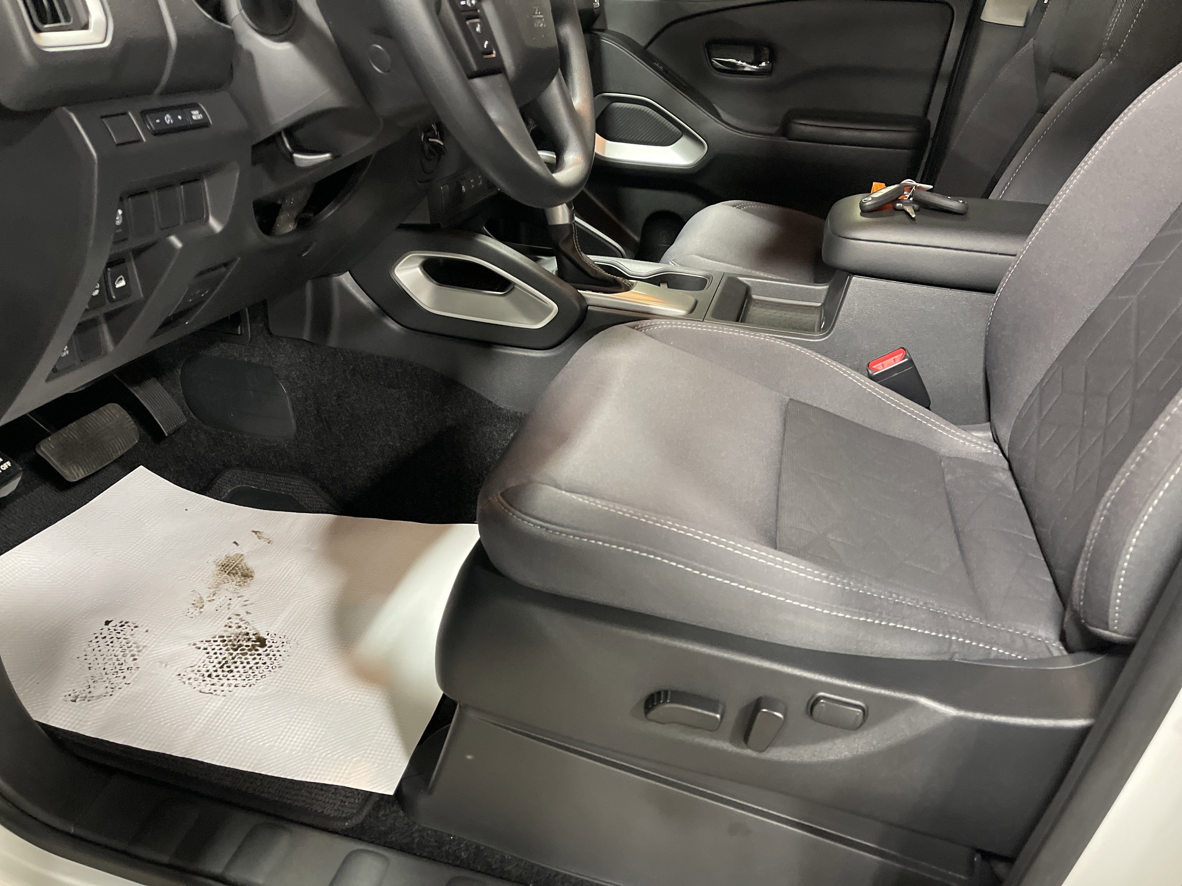 Used 2025 Nissan Frontier SV image 11