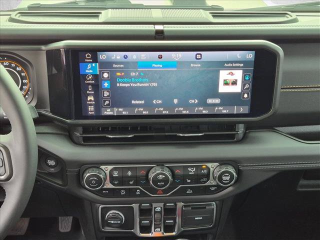 Used 2025 Jeep Gladiator Sport AWD/4WD image 13