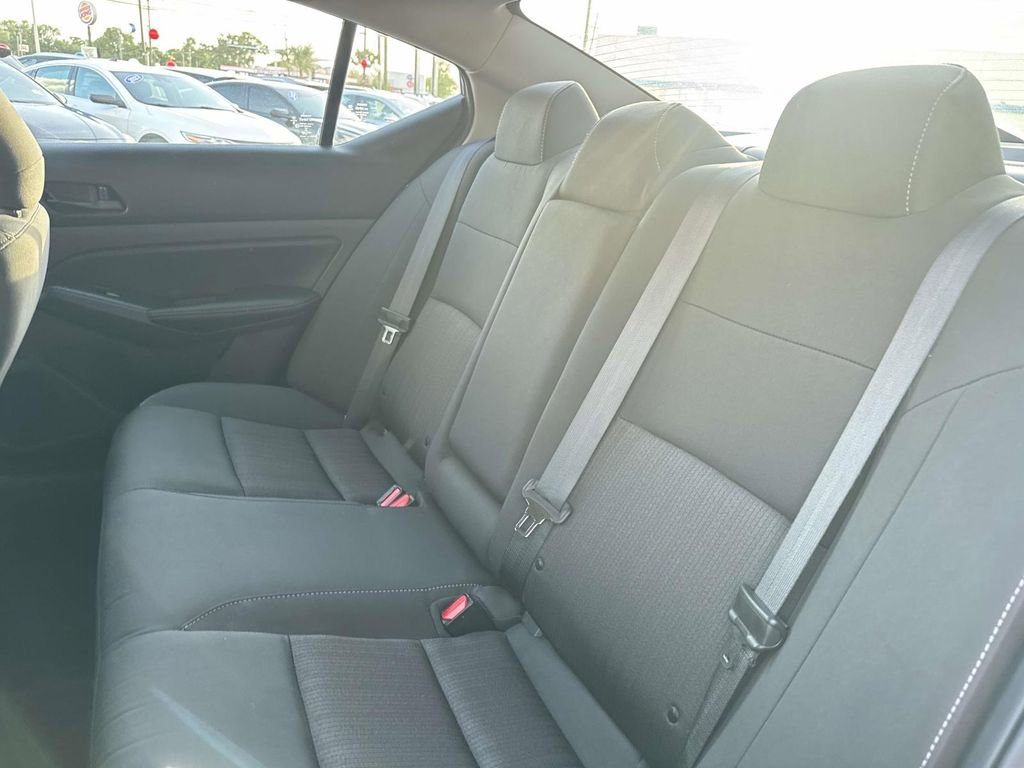 Used 2025 Nissan Altima 2.5 SV image 16