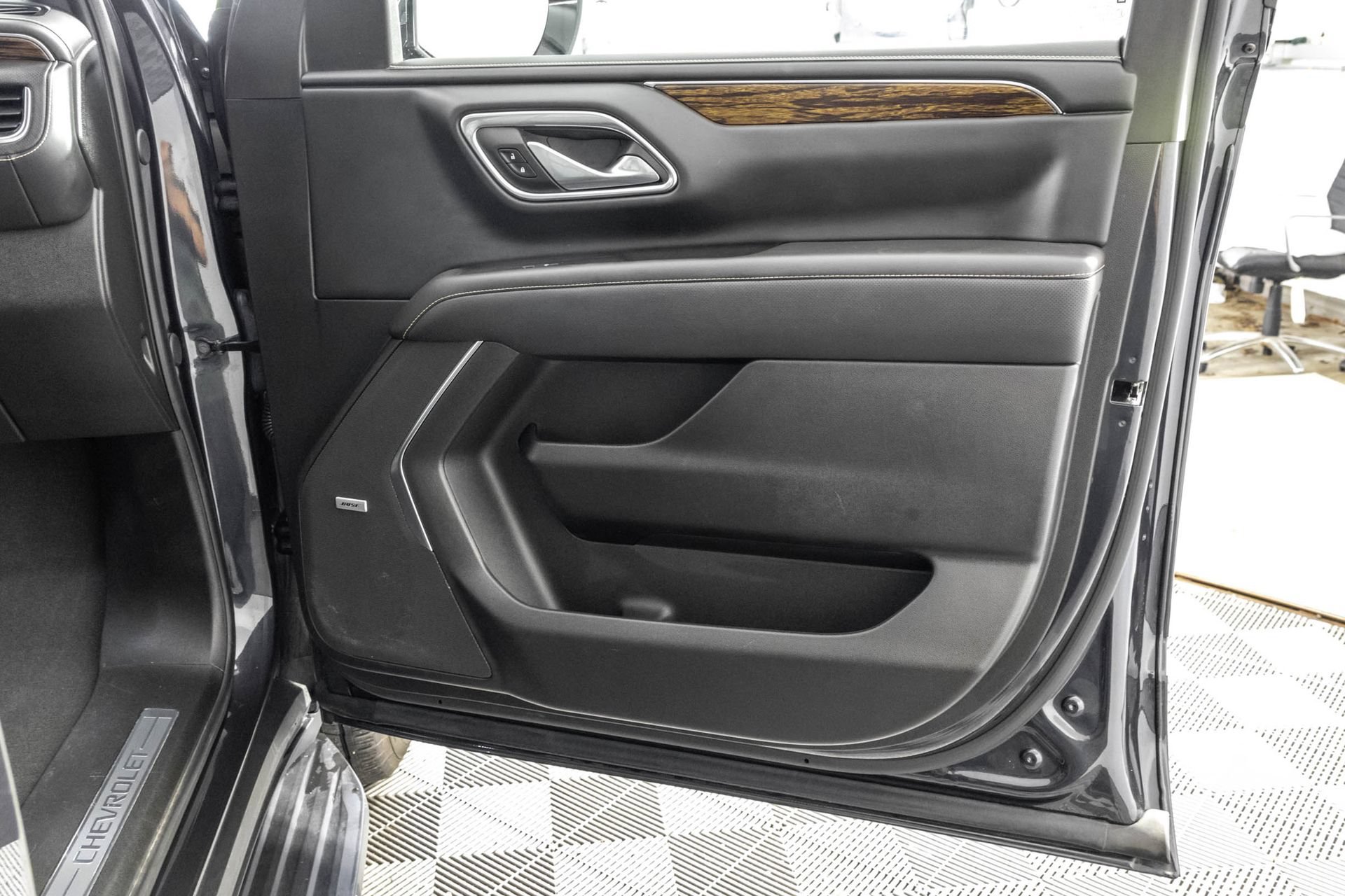 Used 2024 Chevrolet Suburban Premier w/ Premium Package AWD/4WD image 46