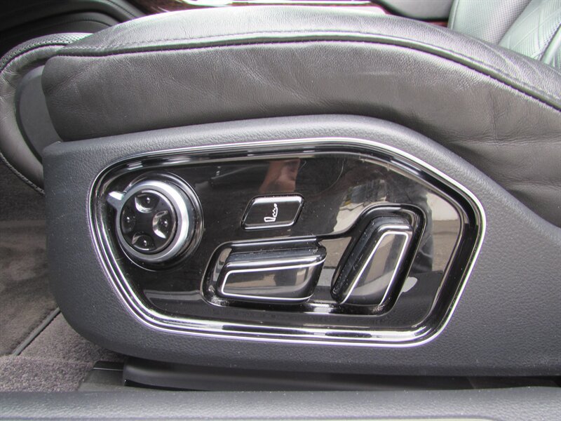 Used 2013 Audi A8 3.0T w/ Driver Assistance Pkg AWD/4WD image 11