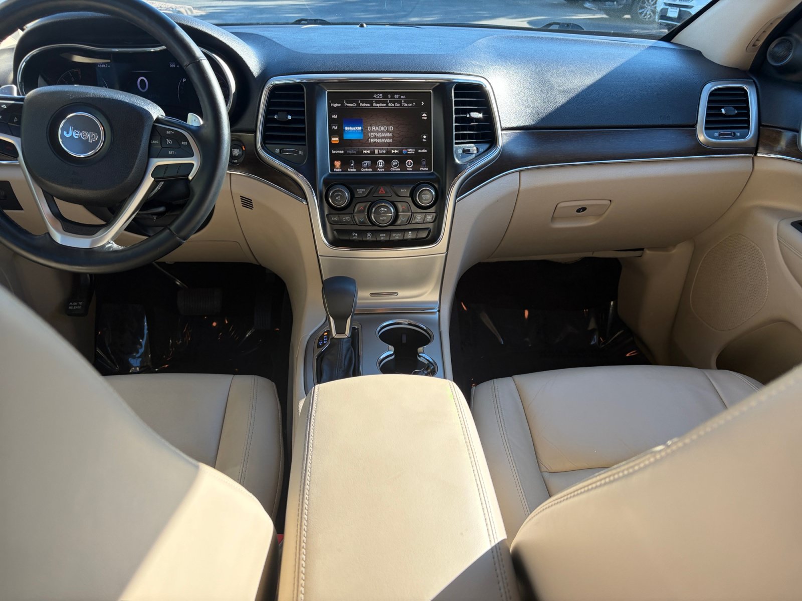 Used 2017 Jeep Grand Cherokee Limited AWD/4WD image 17