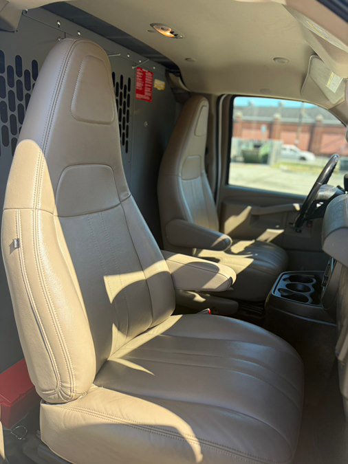 Used 2021 Chevrolet Express 3500 w/ Driver Convenience Package image 15