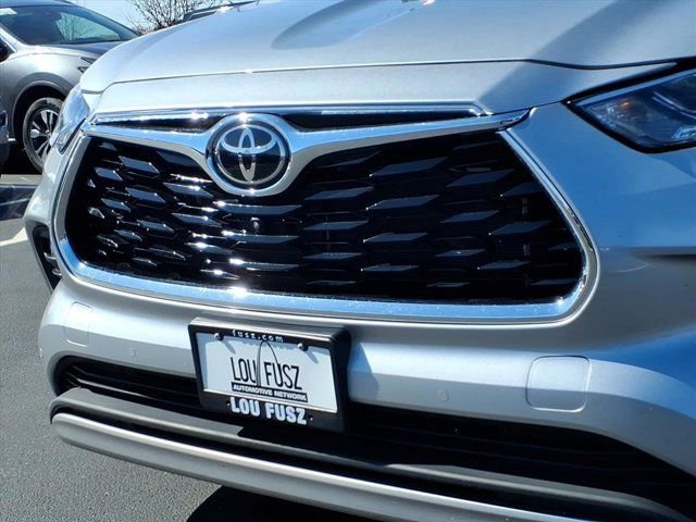Used 2023 Toyota Highlander Platinum image 37