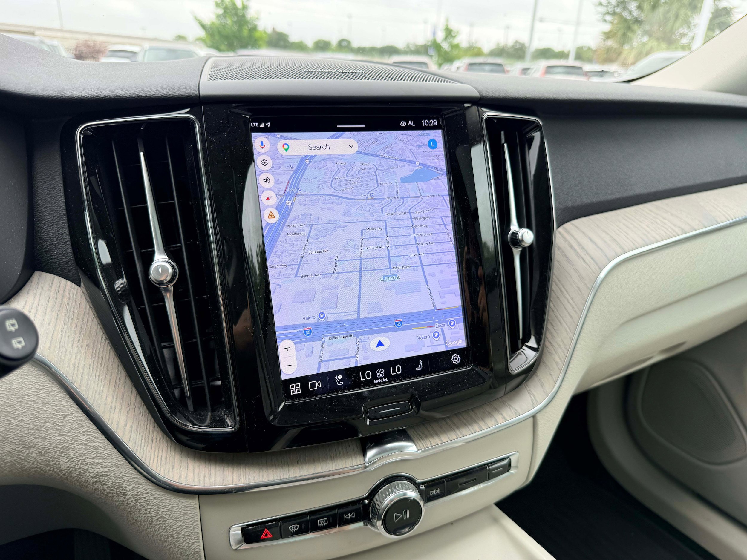 Certified 2023 Volvo XC60 B5 Plus w/ Climate Package FWD image 19