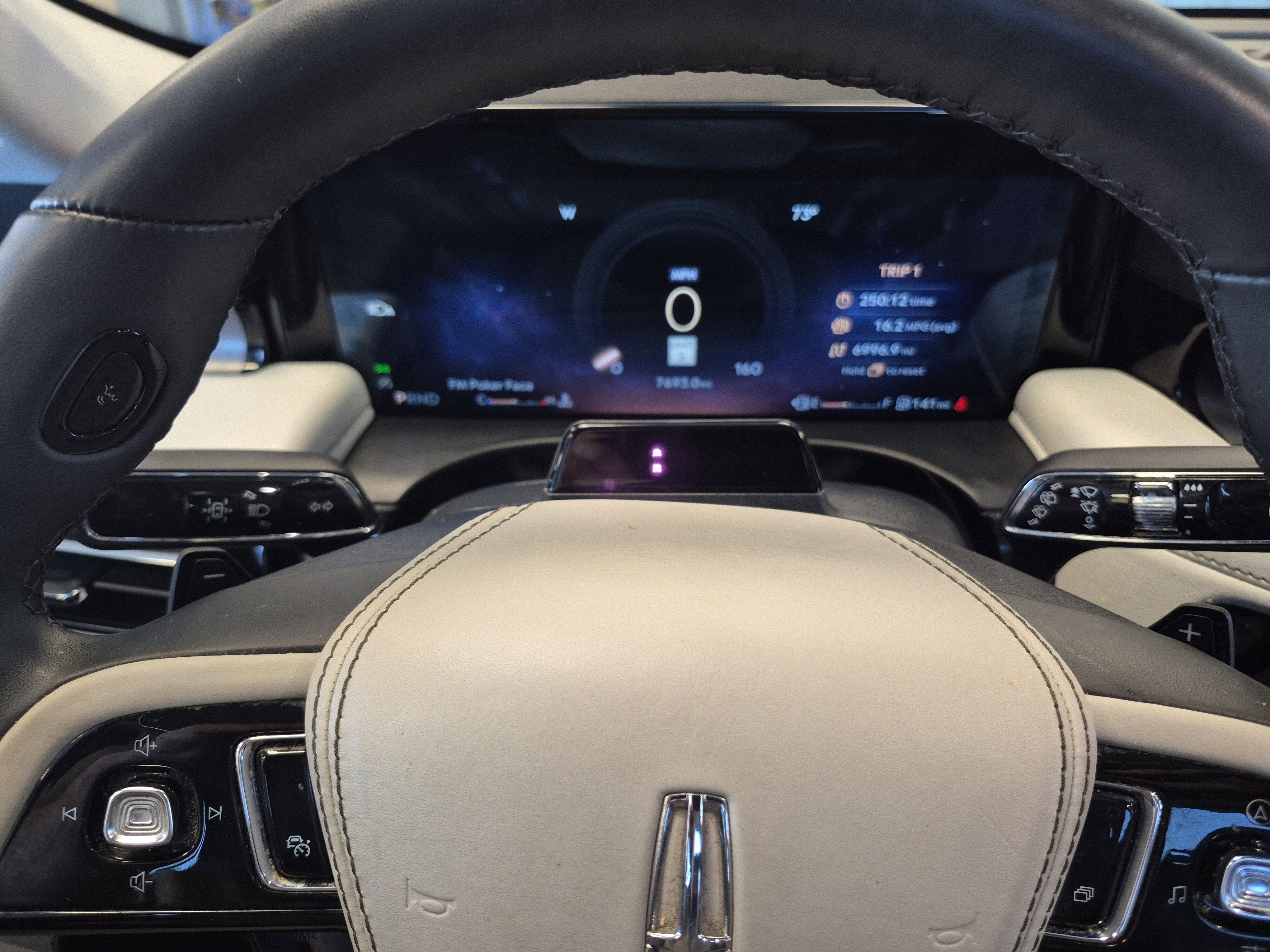 Used 2025 Lincoln Aviator AWD w/ Jet Appearance Package image 28