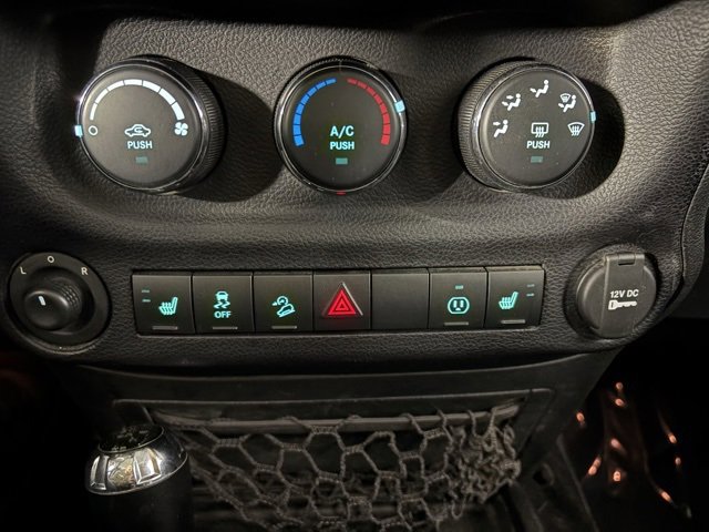 Used 2015 Jeep Wrangler Unlimited Sahara image 12