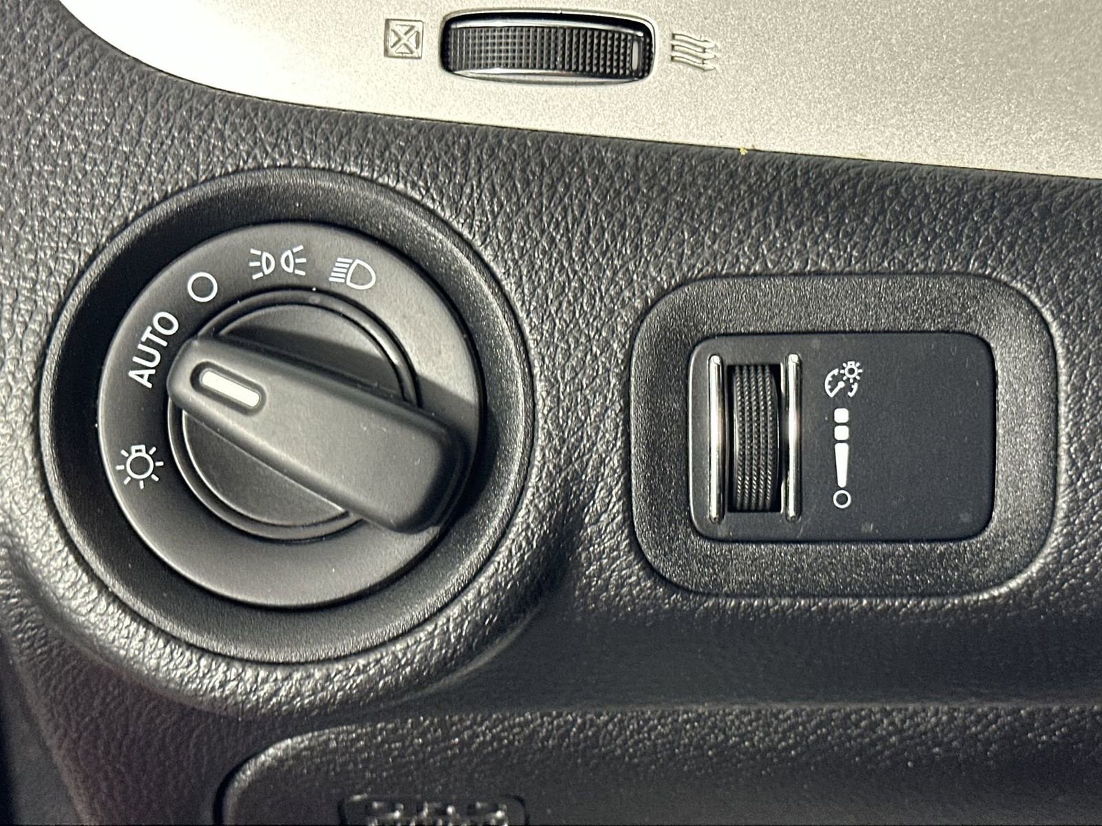 Used 2017 Dodge Journey SE image 21