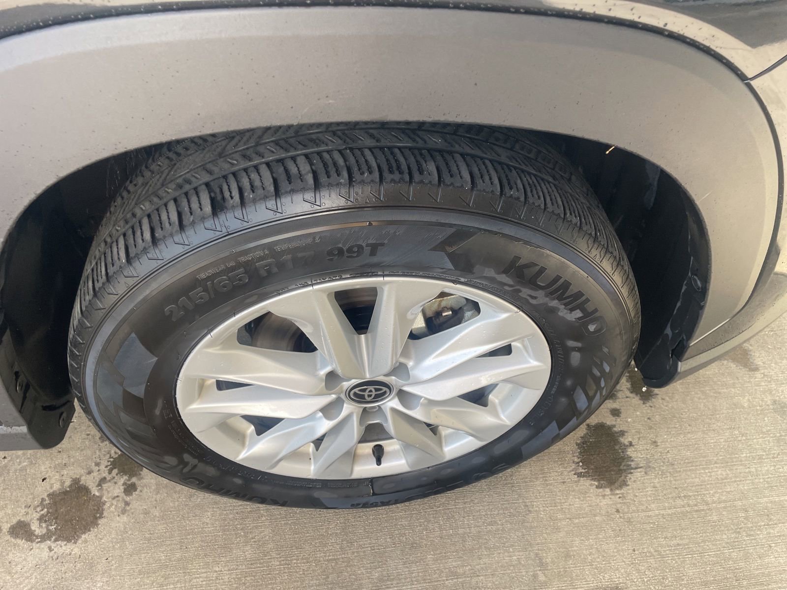 Used 2024 Toyota Corolla Cross LE image 6