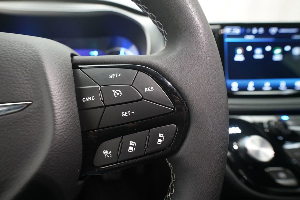 Used 2023 Chrysler Pacifica Touring-L w/ S Appearance Package image 20