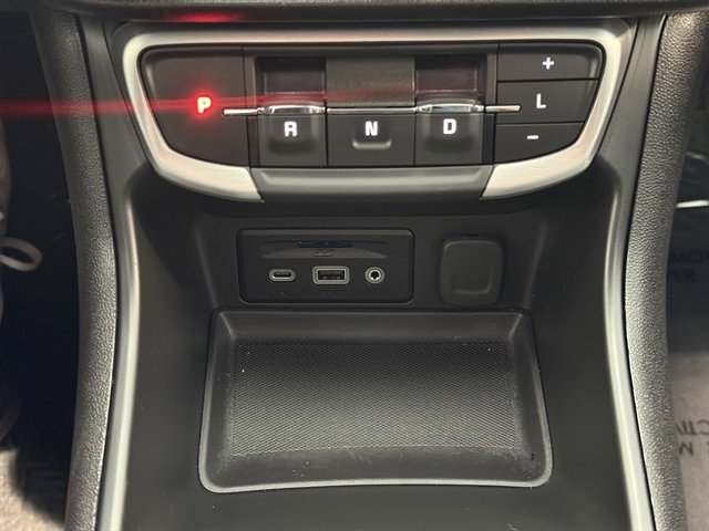 Used 2024 GMC Terrain SLT image 41