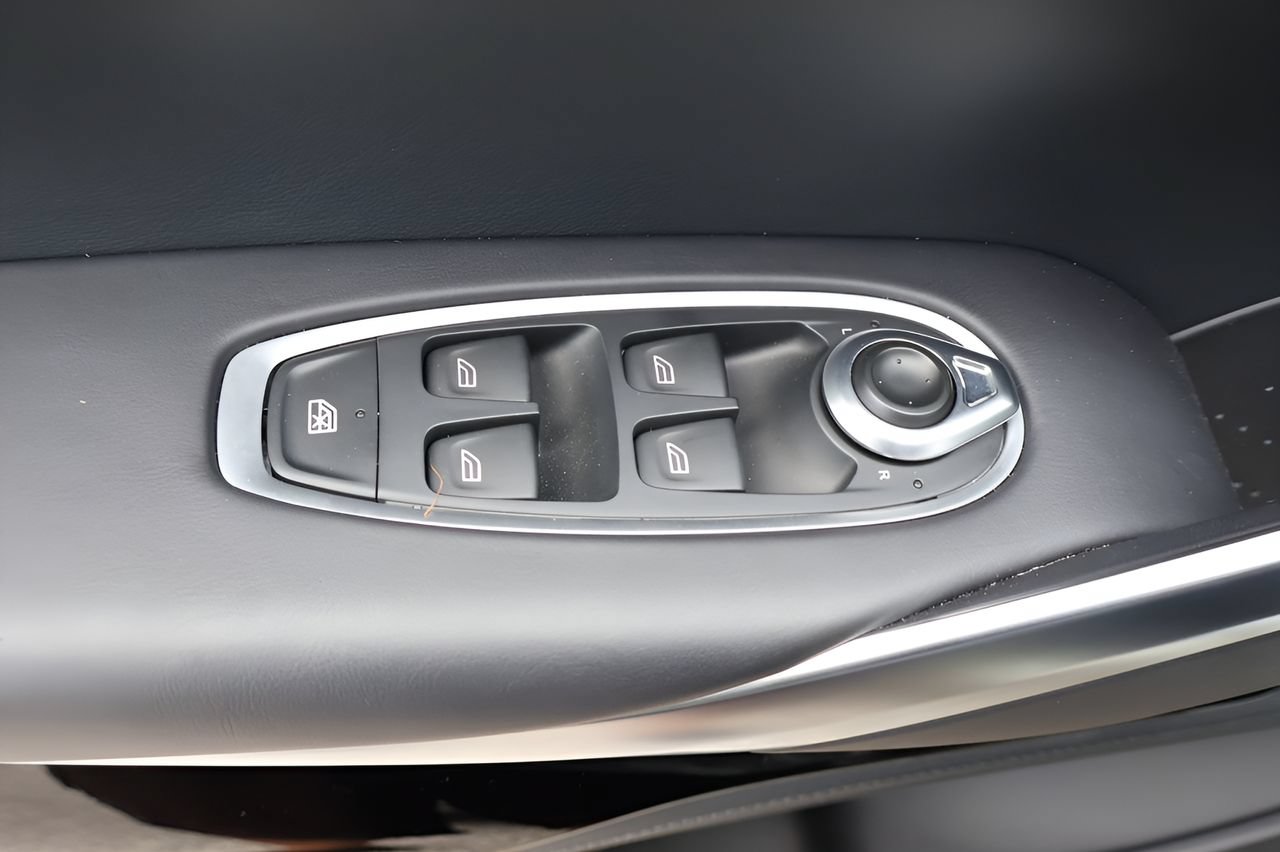Used 2023 Aston Martin DBX 707 AWD/4WD image 10