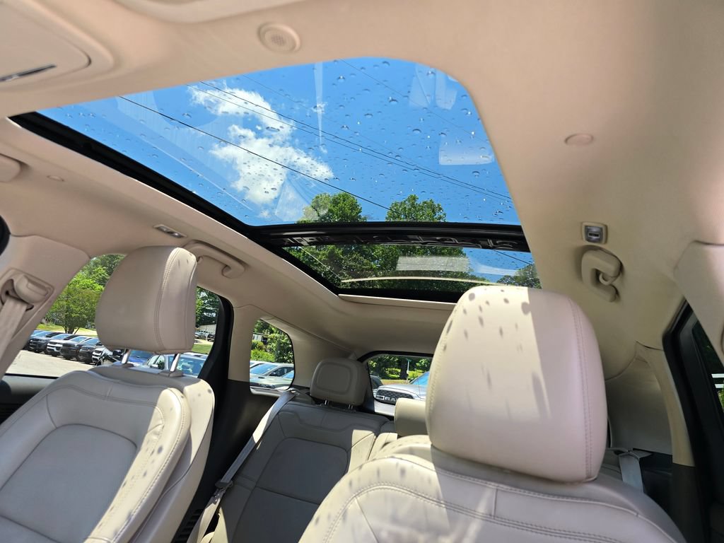 Used 2022 Lincoln Corsair FWD w/ Premium Package image 11