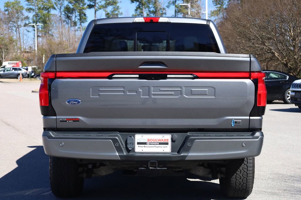Used 2022 Ford F150 Lightning Lariat image 4