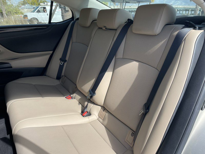 Used 2021 Lexus ES 350 w/ Premium Package image 11