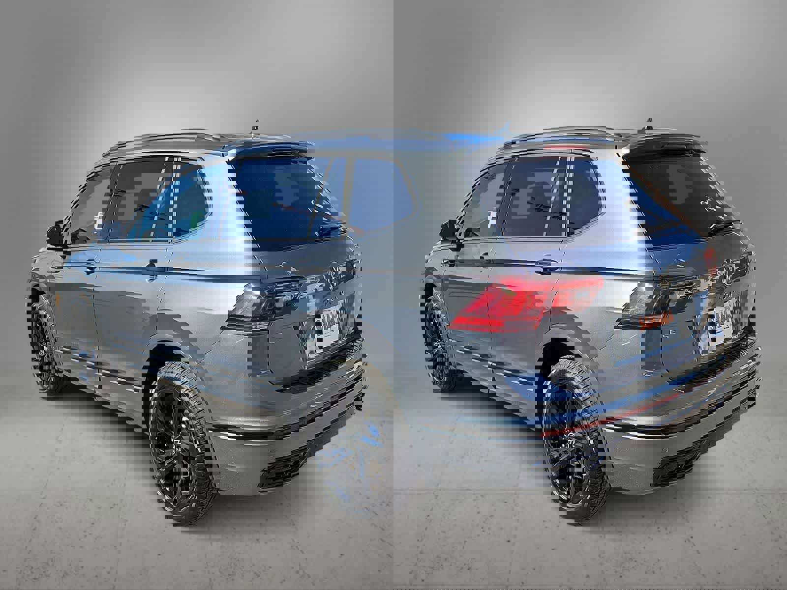 Used 2024 Volkswagen Tiguan SE R-Line image 7