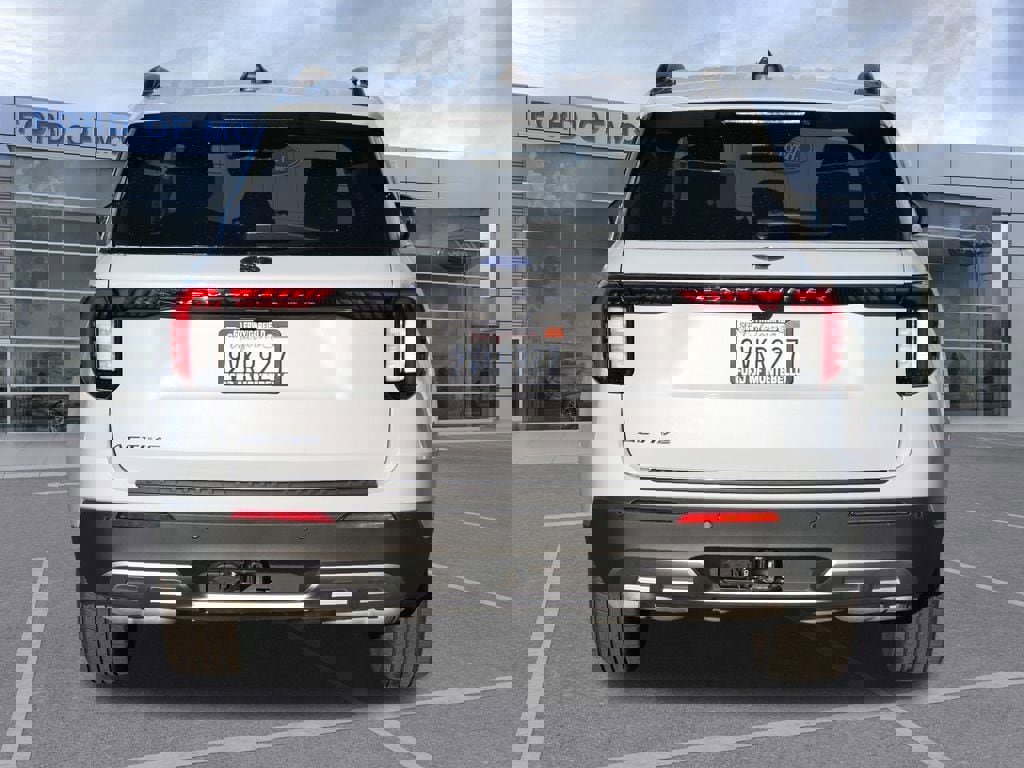 Used 2025 Ford Explorer Active w/ Active Comfort Package image 6