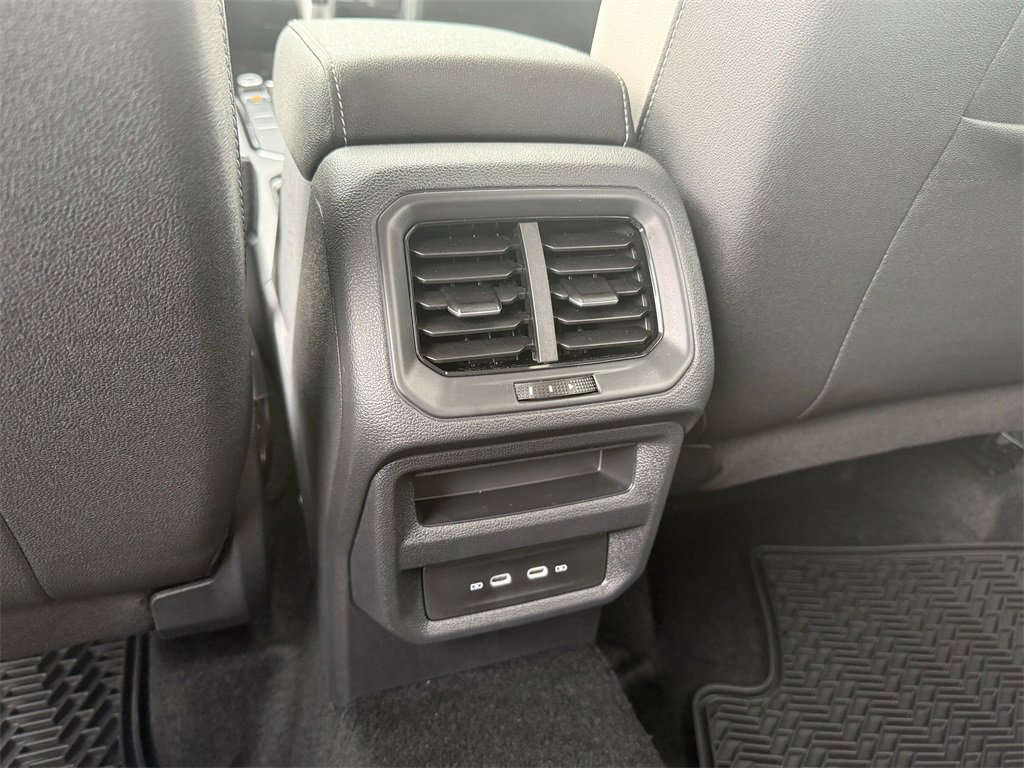 New 2026 Volkswagen Taos SE image 25