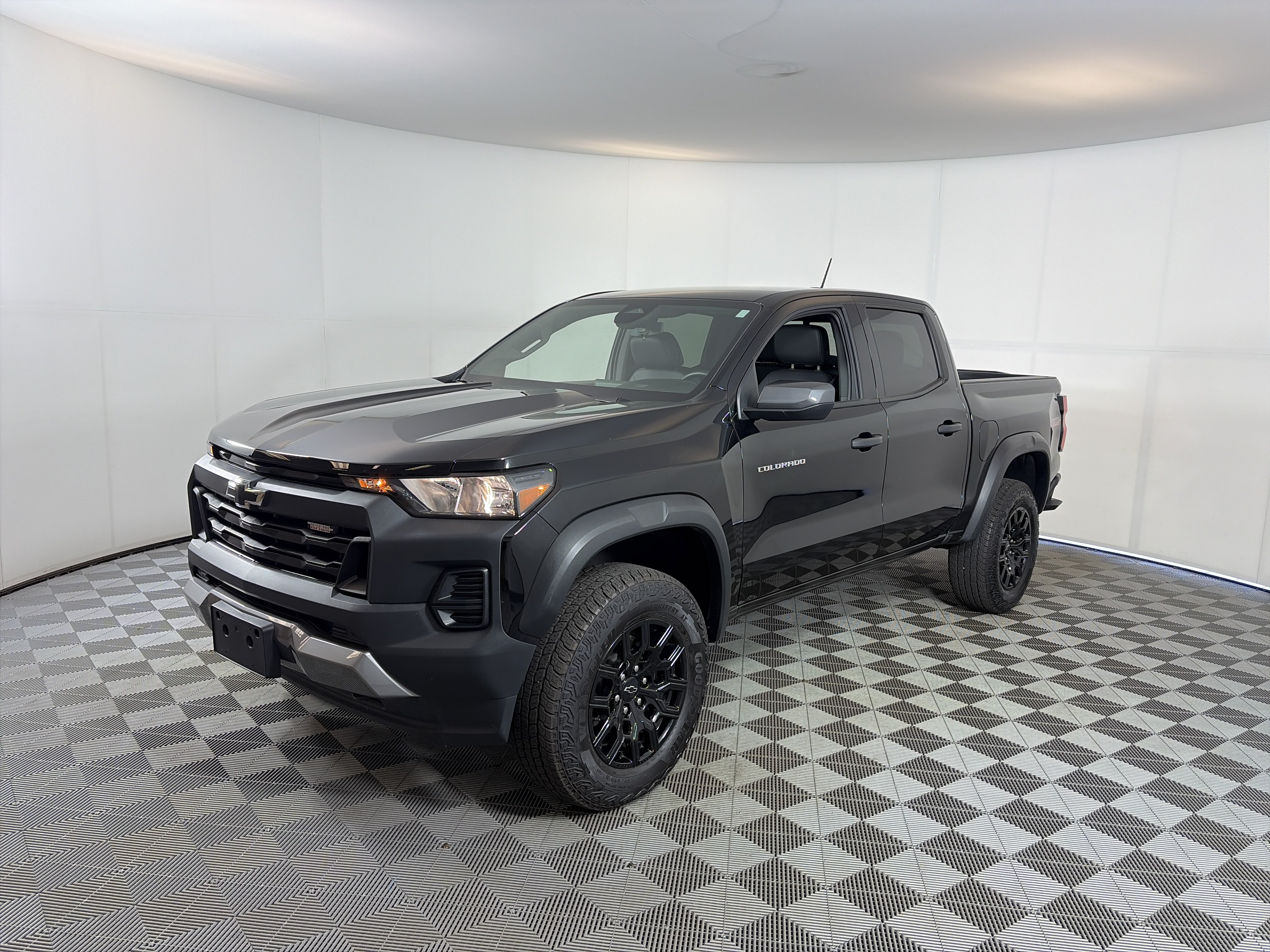 Certified 2025 Chevrolet Colorado Trail Boss AWD/4WD image 2