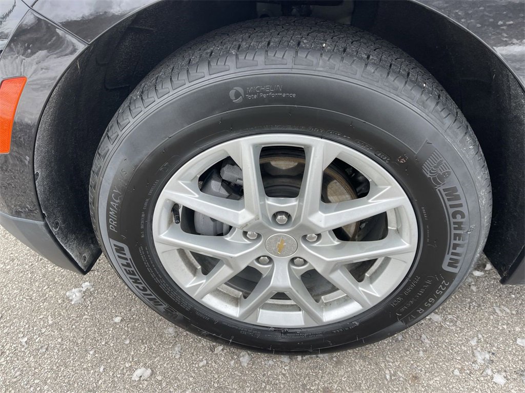 Used 2024 Chevrolet Equinox LT image 2