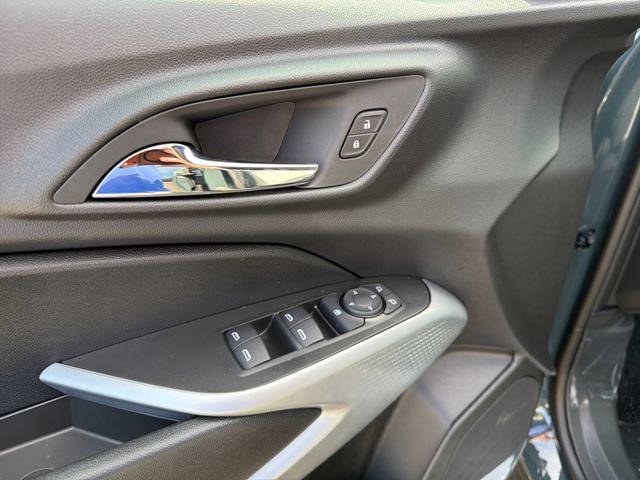 New 2026 Chevrolet Trax LS w/ LS Convenience Package FWD image 25