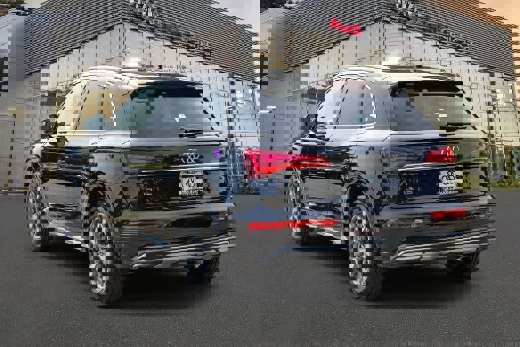 Used 2022 Audi Q5 2.0T Premium Plus w/ Premium Plus Package image 2