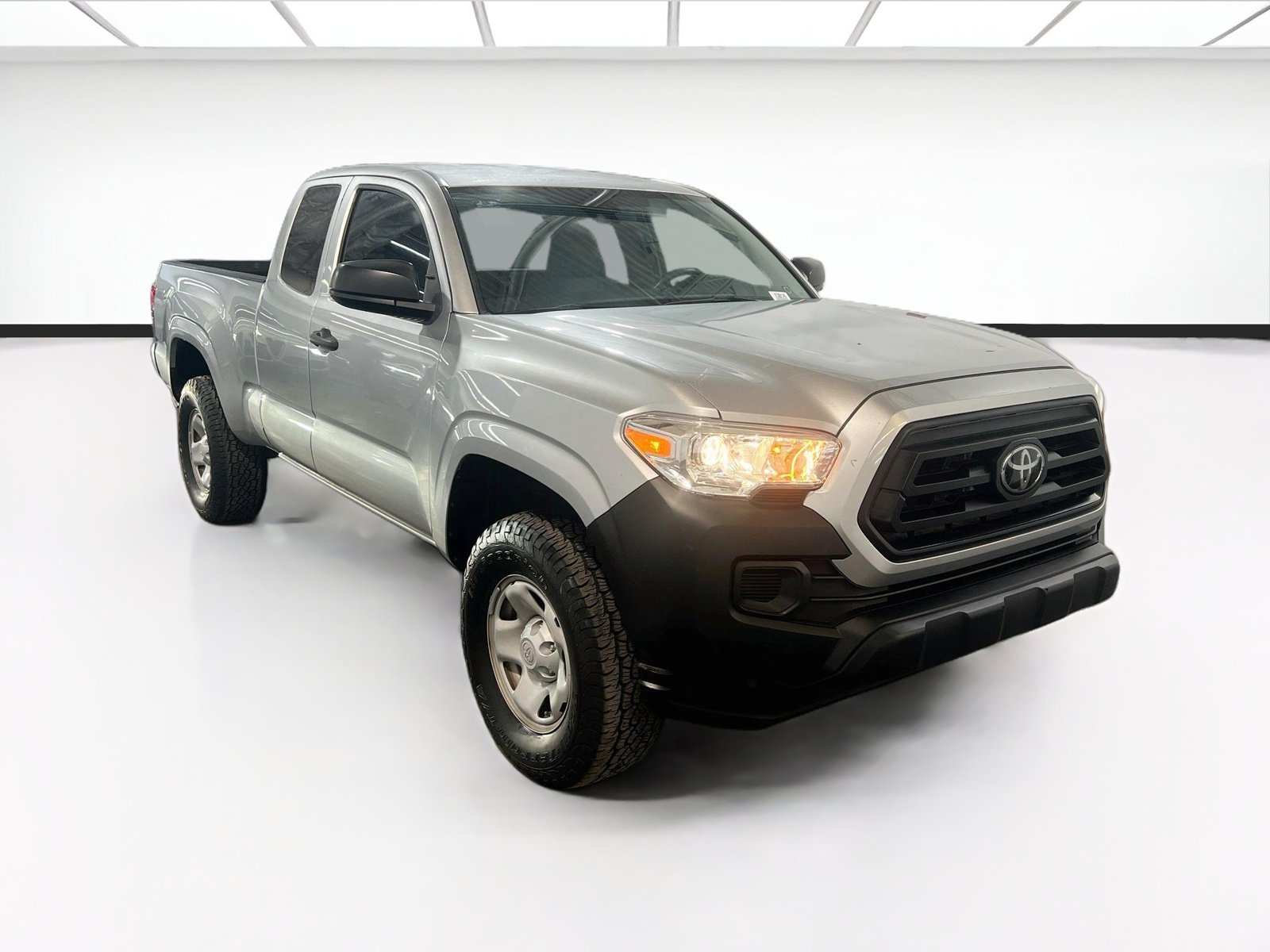 Used 2022 Toyota Tacoma SR RWD image 3