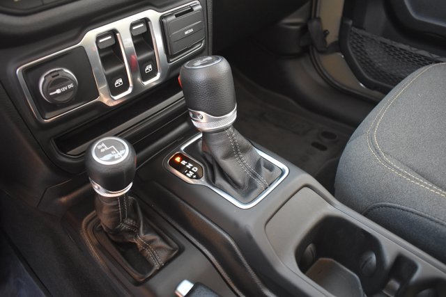 Used 2025 Jeep Wrangler Sport AWD/4WD image 25