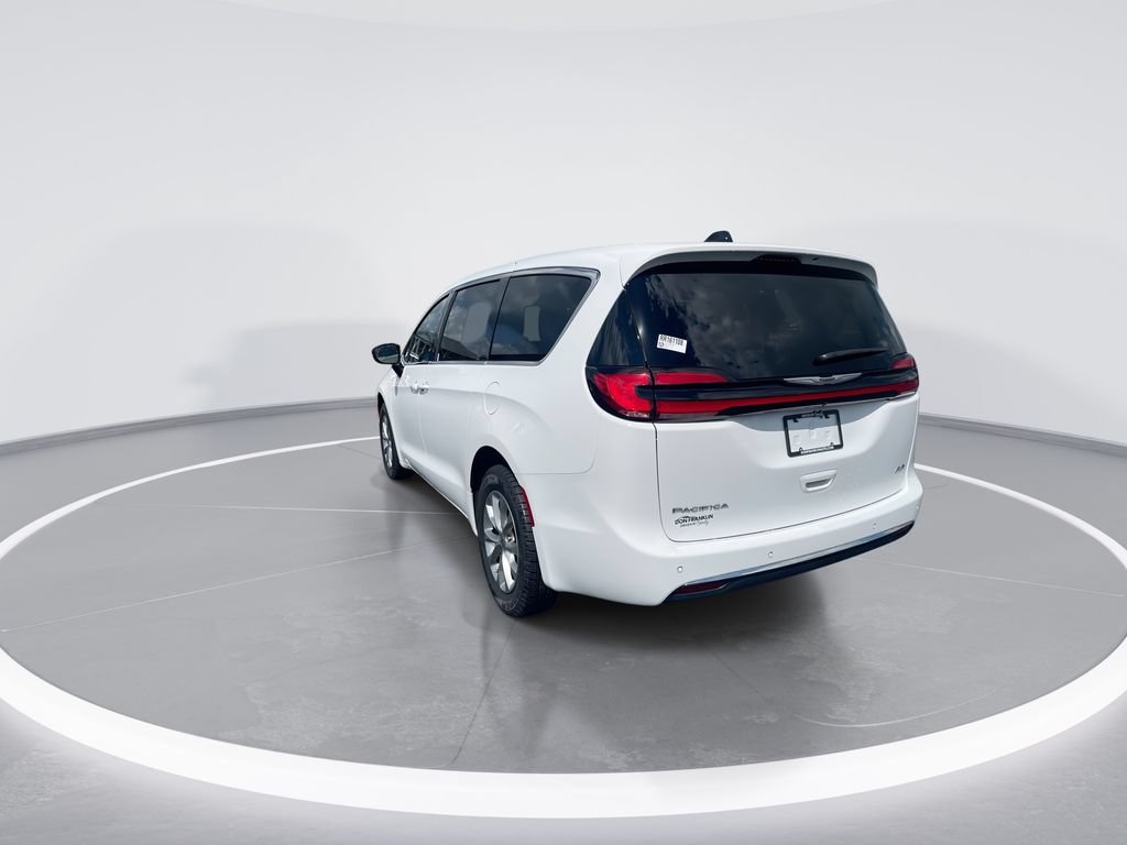 Used 2024 Chrysler Pacifica Touring-L AWD/4WD image 6