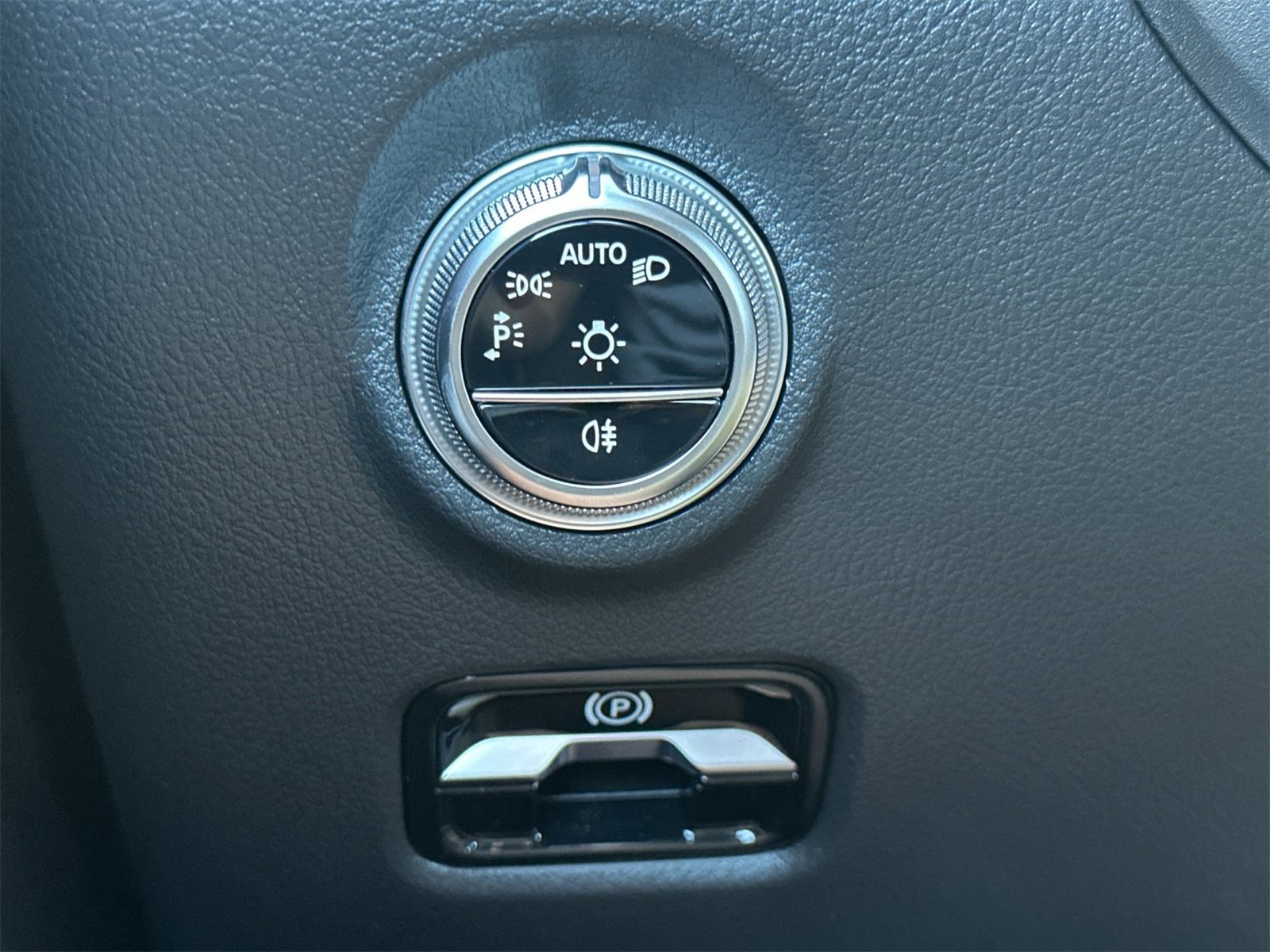 New 2025 Mercedes-Benz C 300 4MATIC Sedan image 29