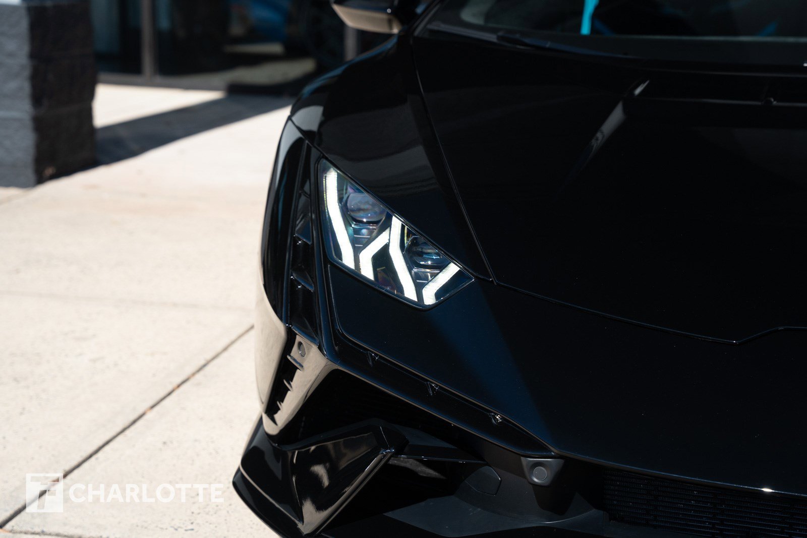 Used 2024 Lamborghini Huracan Tecnica image 3