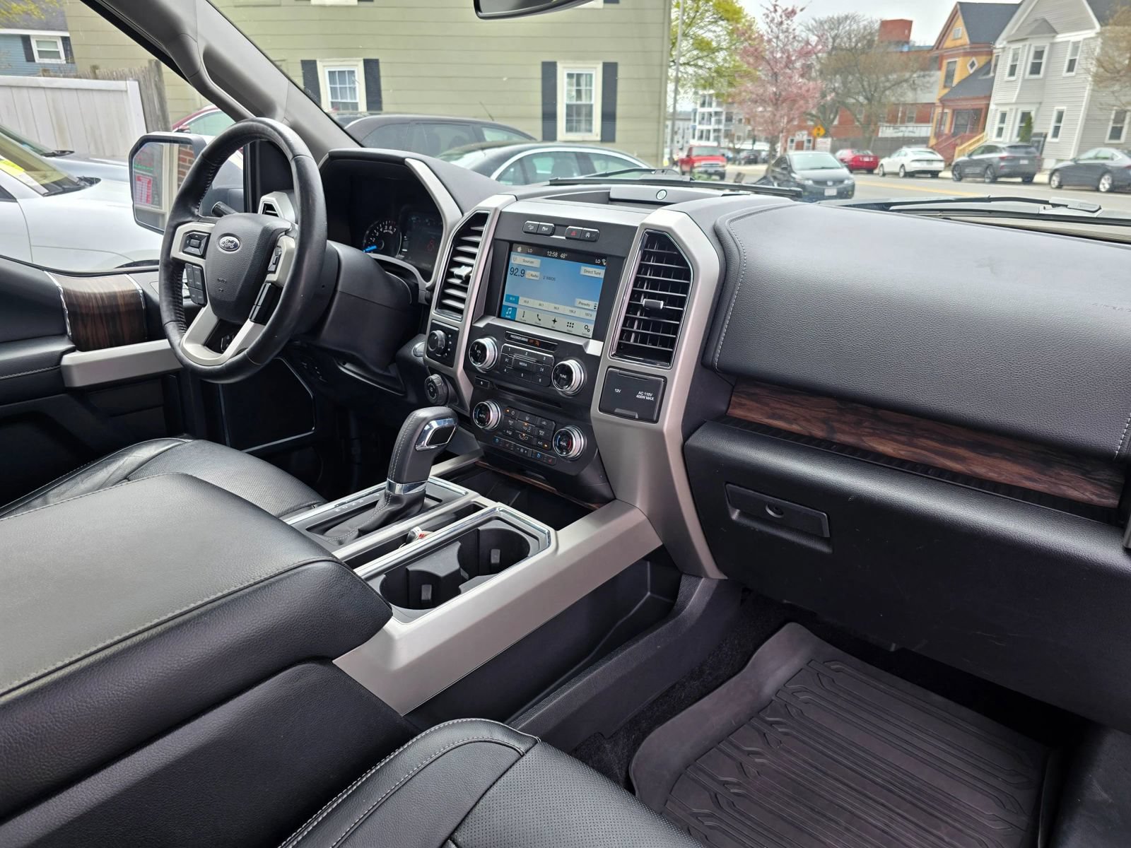 Used 2018 Ford F150 Lariat w/ Equipment Group 502A Luxury AWD/4WD image 15