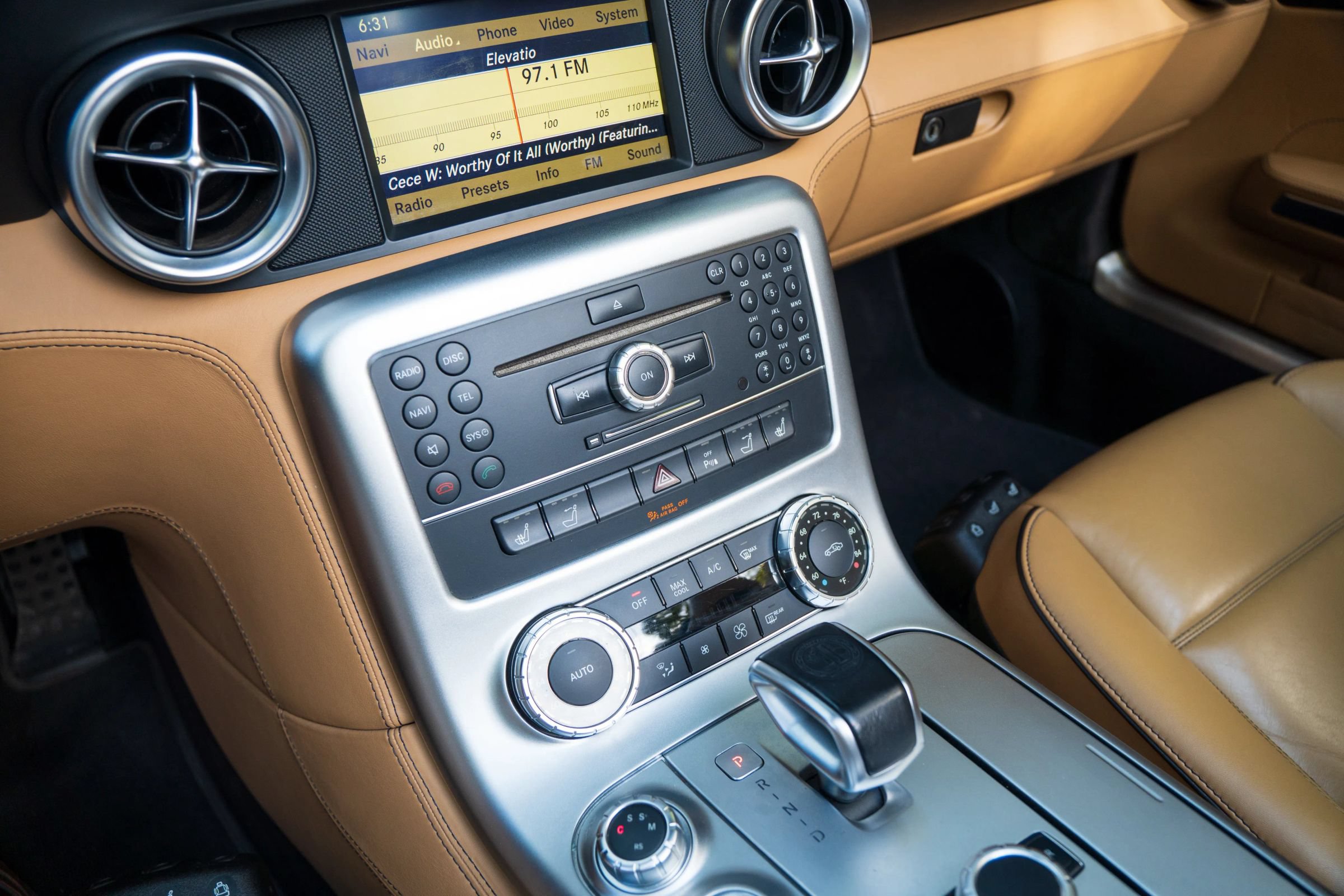 Used 2012 Mercedes-Benz SLS AMG Roadster image 23
