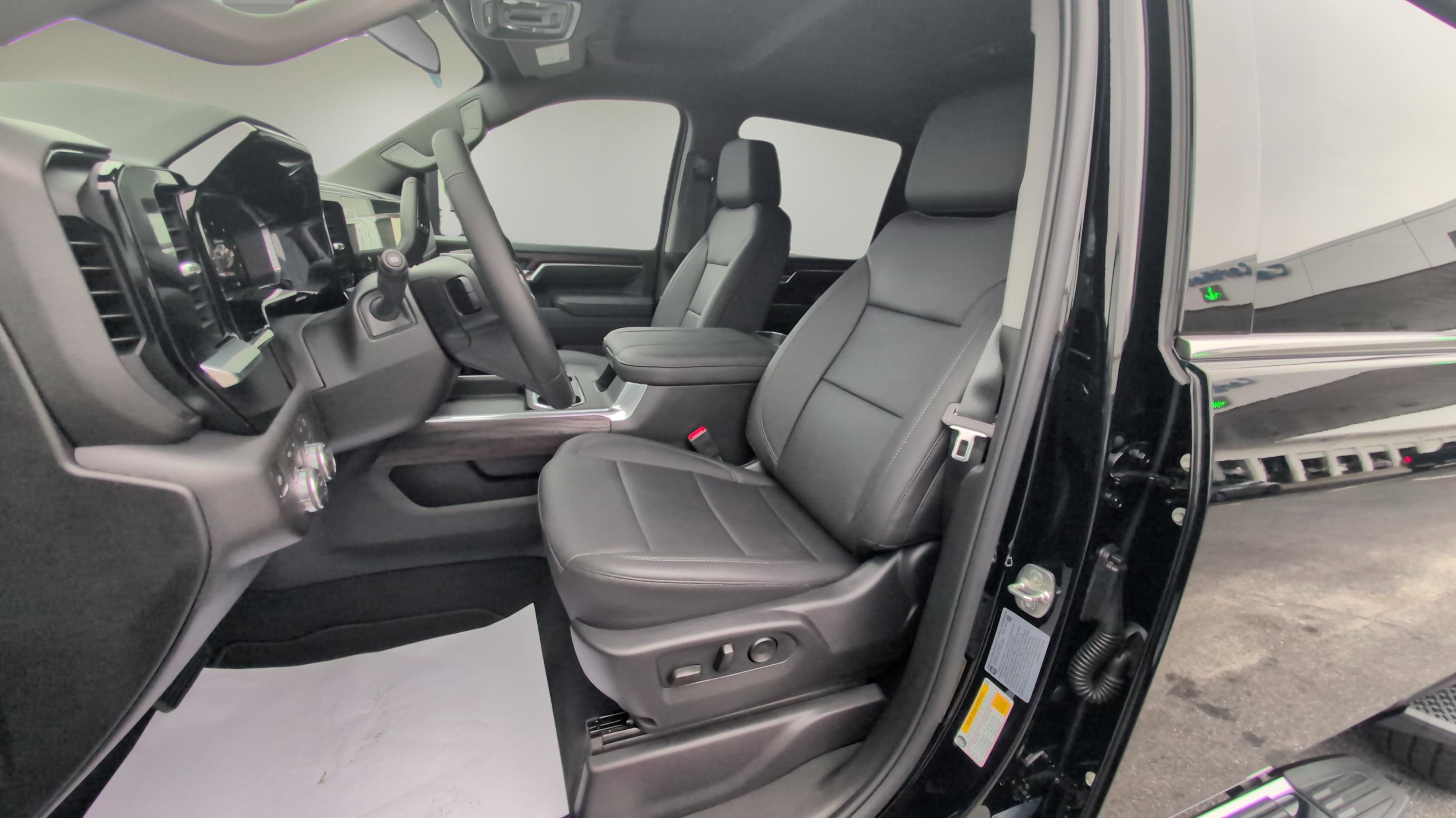 New 2026 GMC Sierra 2500 SLT w/ SLT Premium Package image 18